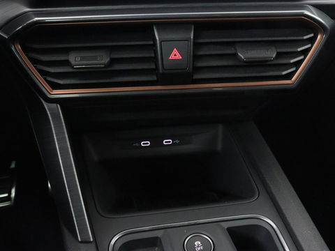 CUPRA Leon 1.4 e-Hybrid VZ | 245pk | Stoel & stuurverwarming | Camera | Carplay | Adaptive cruise | Navigatie | Keyless | Full LED | PHEV