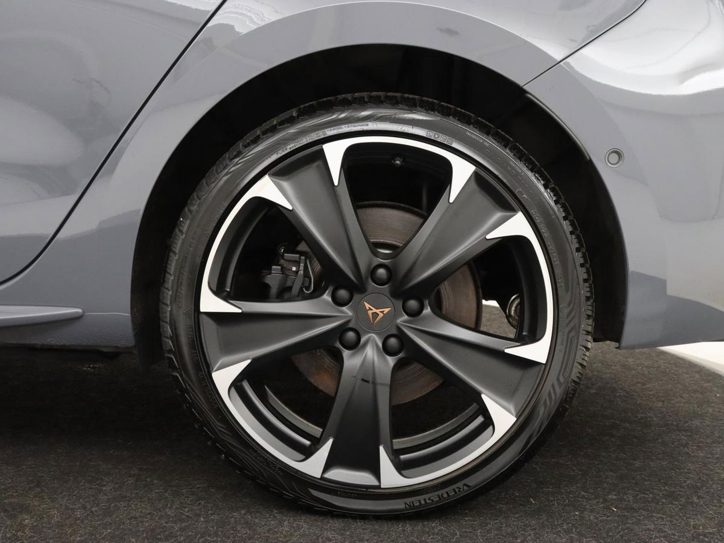 CUPRA Leon 1.4 e-Hybrid VZ | 245pk | Stoel & stuurverwarming | Camera | Carplay | Adaptive cruise | Navigatie | Keyless | Full LED | PHEV