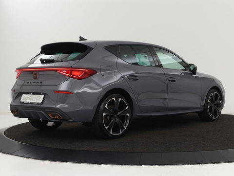 CUPRA Leon 1.4 e-Hybrid VZ | 245pk | Stoel & stuurverwarming | Camera | Carplay | Adaptive cruise | Navigatie | Keyless | Full LED | PHEV