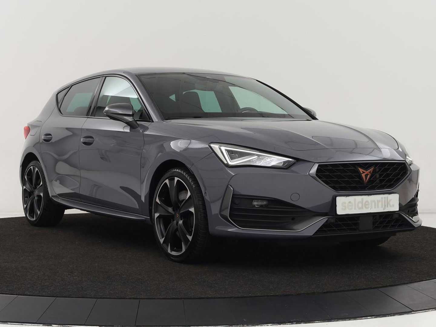 CUPRA Leon 1.4 e-Hybrid VZ | 245pk | Stoel & stuurverwarming | Camera | Carplay | Adaptive cruise | Navigatie | Keyless | Full LED | PHEV