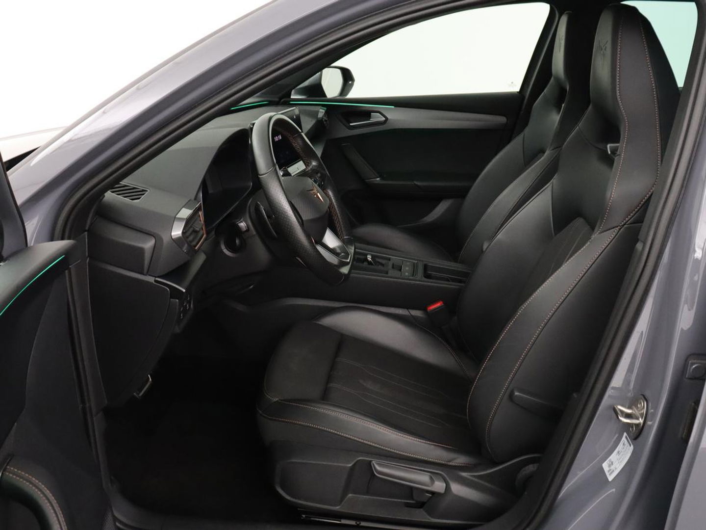 CUPRA Leon 1.4 e-Hybrid VZ | 245pk | Stoel & stuurverwarming | Camera | Carplay | Adaptive cruise | Navigatie | Keyless | Full LED | PHEV