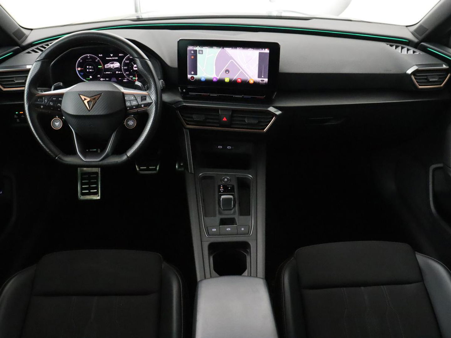 CUPRA Leon 1.4 e-Hybrid VZ | 245pk | Stoel & stuurverwarming | Camera | Carplay | Adaptive cruise | Navigatie | Keyless | Full LED | PHEV