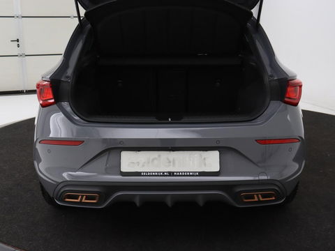 CUPRA Leon 1.4 e-Hybrid VZ | 245pk | Stoel & stuurverwarming | Camera | Carplay | Adaptive cruise | Navigatie | Keyless | Full LED | PHEV