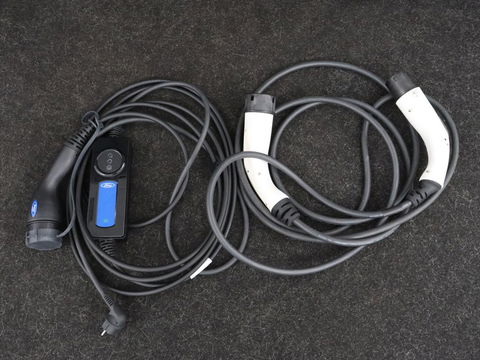 Ford Kuga 2.5 PHEV Vignale | Panoramadak | Leder | Head-Up | Stoel & stuurverwarming | Camera | Adaptive cruise | B&O Sound | Carplay | Navigatie | Full LED | Keyless