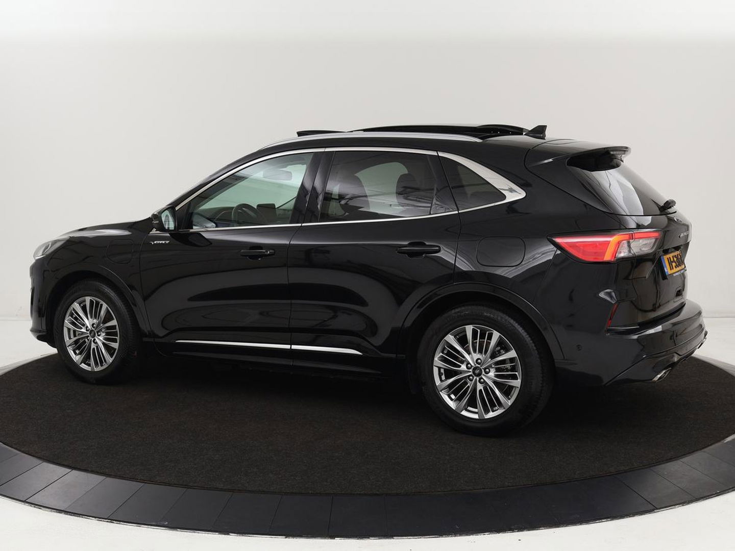 Ford Kuga 2.5 PHEV Vignale | Panoramadak | Leder | Head-Up | Stoel & stuurverwarming | Camera | Adaptive cruise | B&O Sound | Carplay | Navigatie | Full LED | Keyless
