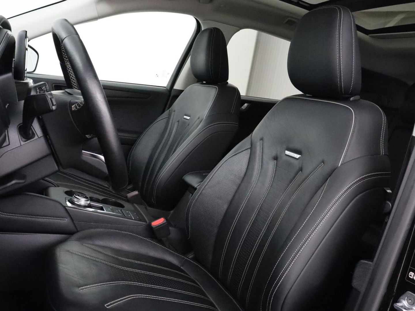 Ford Kuga 2.5 PHEV Vignale | Panoramadak | Leder | Head-Up | Stoel & stuurverwarming | Camera | Adaptive cruise | B&O Sound | Carplay | Navigatie | Full LED | Keyless