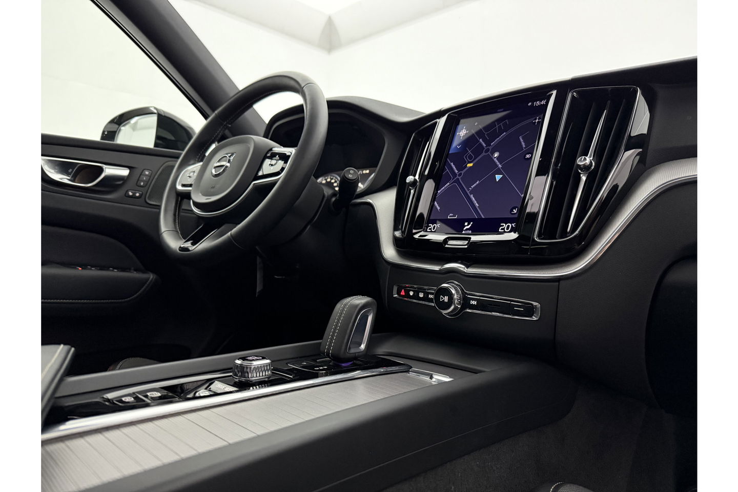 Volvo XC60 2.0 T6 Recharge 340PK Plug-in Hybrid AWD R-design Pano LED H/K Virtual Carlpay Camera Memory Clima Cruise Navi PDC 21''LMV