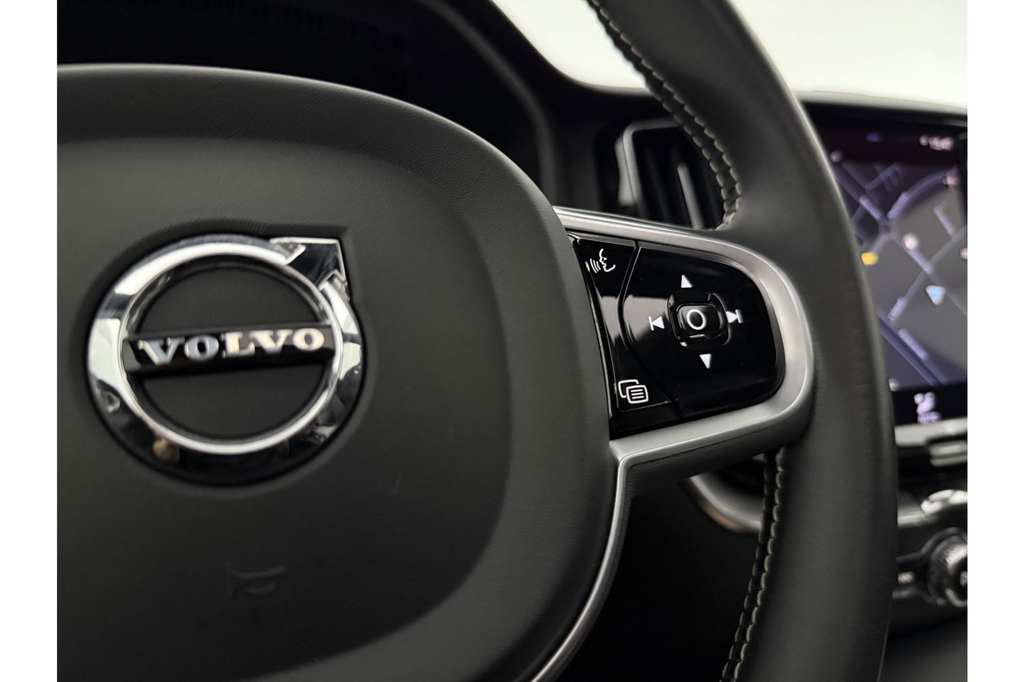 Volvo XC60 2.0 T6 Recharge 340PK Plug-in Hybrid AWD R-design Pano LED H/K Virtual Carlpay Camera Memory Clima Cruise Navi PDC 21''LMV