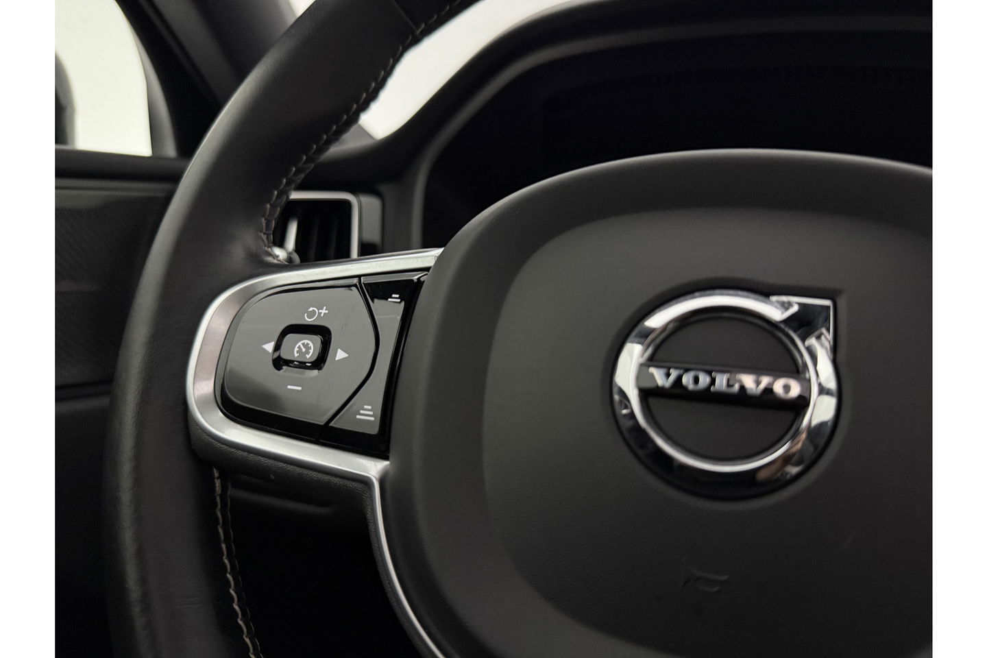 Volvo XC60 2.0 T6 Recharge 340PK Plug-in Hybrid AWD R-design Pano LED H/K Virtual Carlpay Camera Memory Clima Cruise Navi PDC 21''LMV