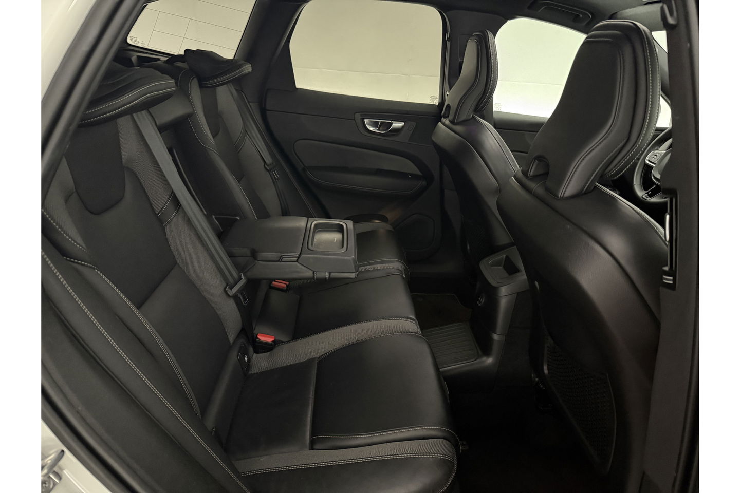 Volvo XC60 2.0 T6 Recharge 340PK Plug-in Hybrid AWD R-design Pano LED H/K Virtual Carlpay Camera Memory Clima Cruise Navi PDC 21''LMV