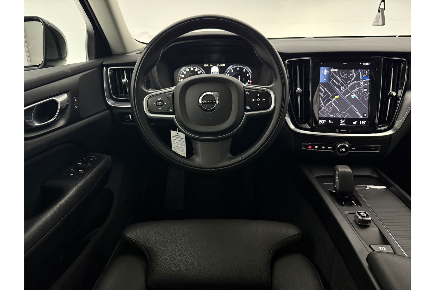 Volvo V60 2.0 B3 Inscription 174PK Airco Cruise Camera Carplay LED Navi Virtual Leder PDC 19"LMV