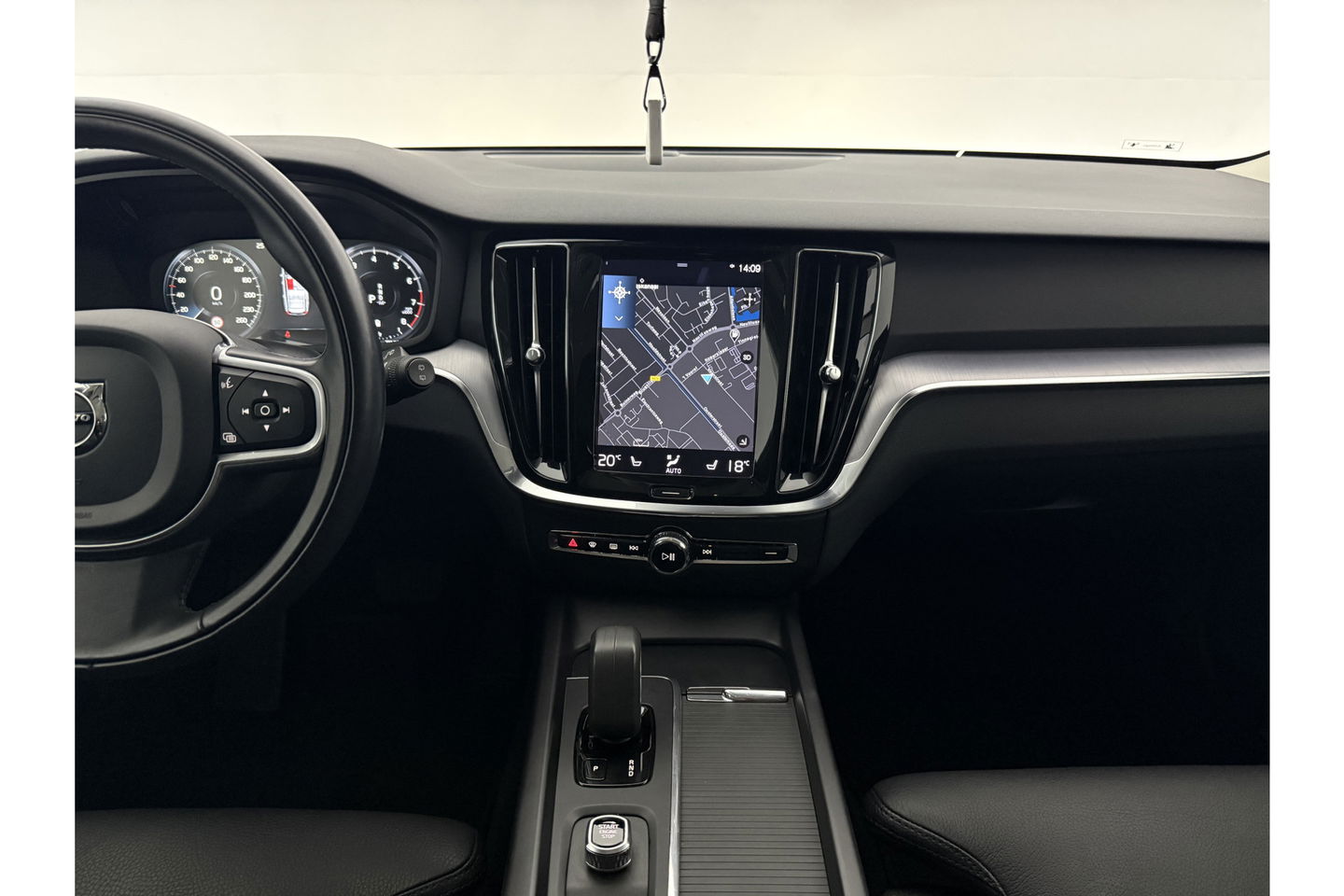 Volvo V60 2.0 B3 Inscription 174PK Airco Cruise Camera Carplay LED Navi Virtual Leder PDC 19"LMV