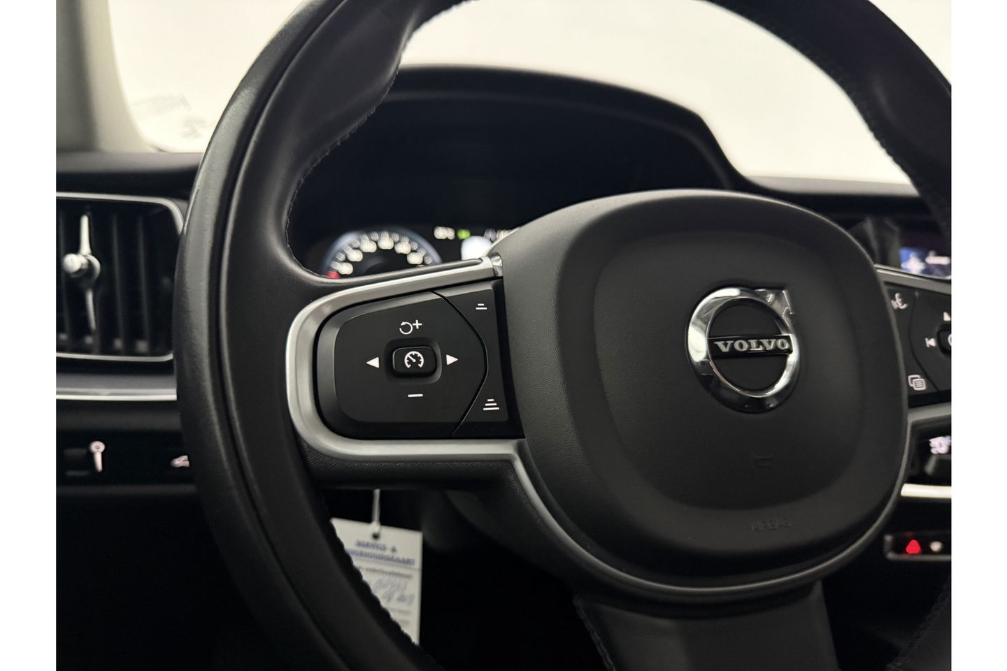 Volvo V60 2.0 B3 Inscription 174PK Airco Cruise Camera Carplay LED Navi Virtual Leder PDC 19"LMV