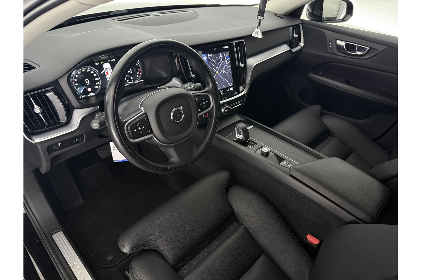 Volvo V60 2.0 B3 Inscription 174PK Airco Cruise Camera Carplay LED Navi Virtual Leder PDC 19"LMV