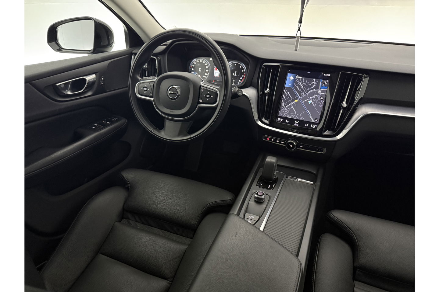 Volvo V60 2.0 B3 Inscription 174PK Airco Cruise Camera Carplay LED Navi Virtual Leder PDC 19"LMV