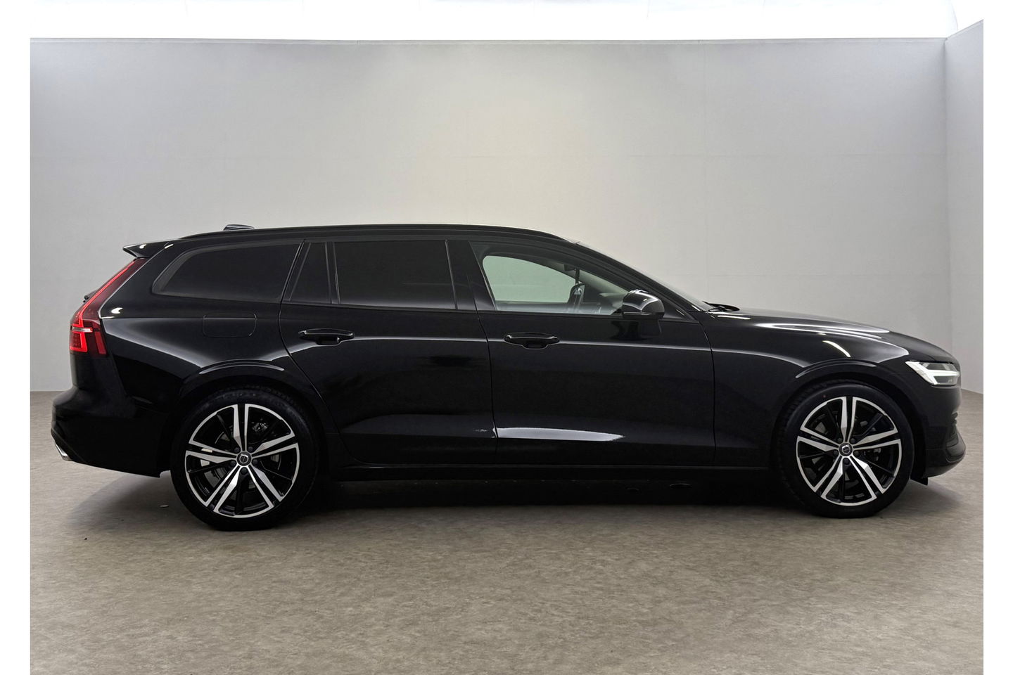 Volvo V60 2.0 B3 Inscription 174PK Airco Cruise Camera Carplay LED Navi Virtual Leder PDC 19"LMV