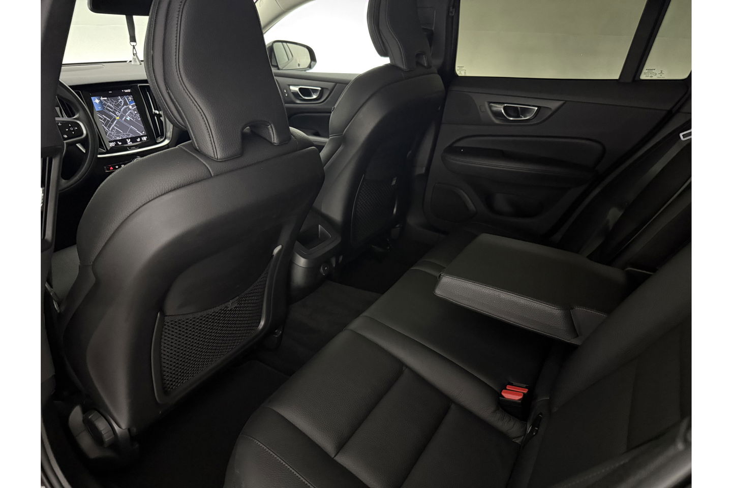 Volvo V60 2.0 B3 Inscription 174PK Airco Cruise Camera Carplay LED Navi Virtual Leder PDC 19"LMV