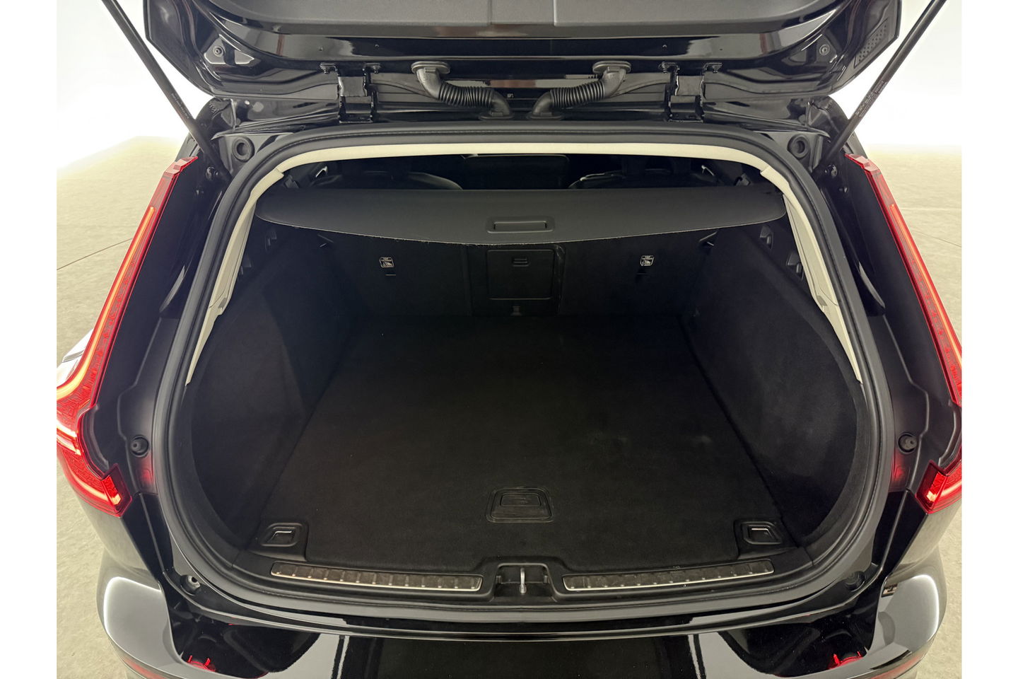 Volvo V60 2.0 B3 Inscription 174PK Airco Cruise Camera Carplay LED Navi Virtual Leder PDC 19"LMV