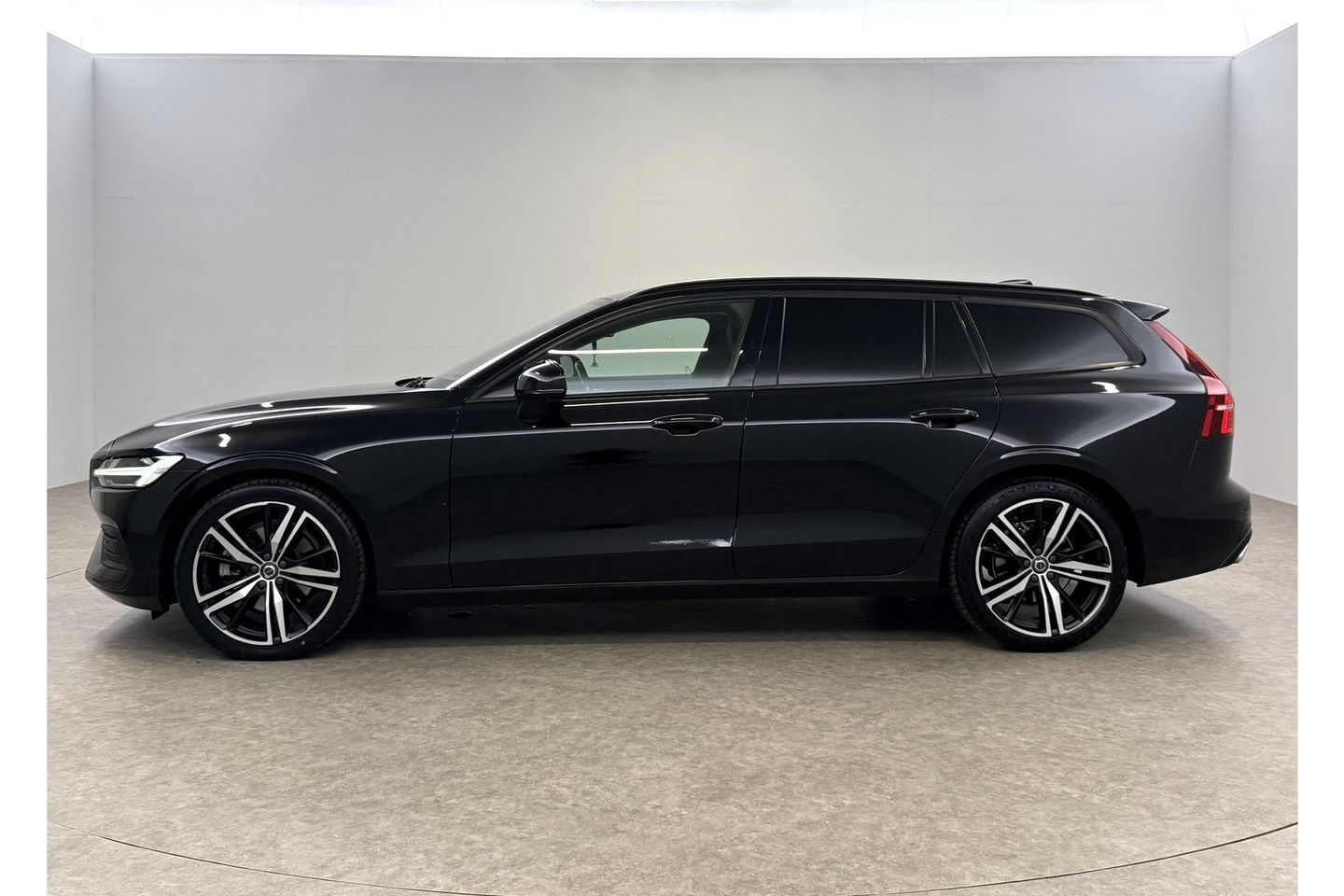 Volvo V60 2.0 B3 Inscription 174PK Airco Cruise Camera Carplay LED Navi Virtual Leder PDC 19"LMV