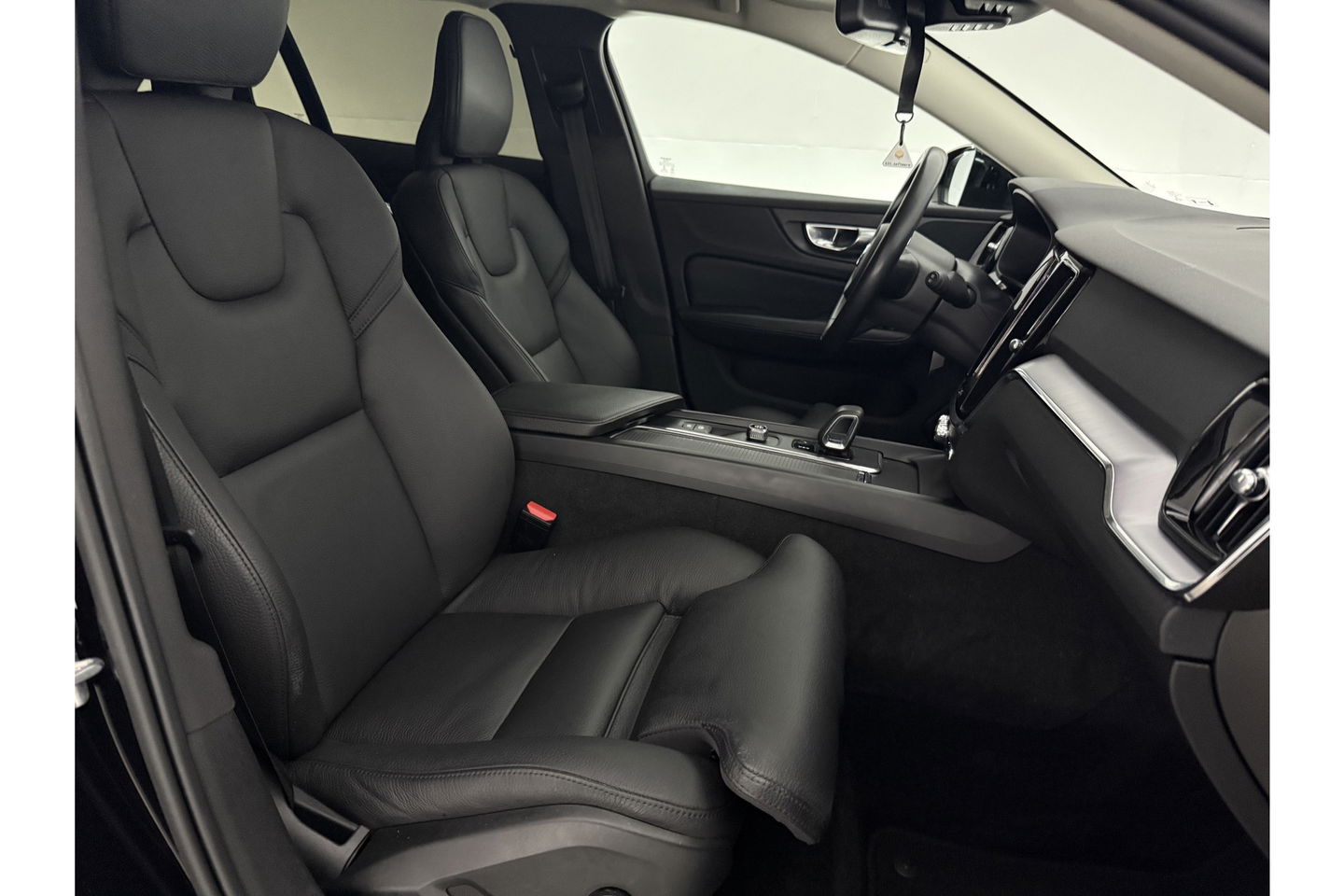 Volvo V60 2.0 B3 Inscription 174PK Airco Cruise Camera Carplay LED Navi Virtual Leder PDC 19"LMV