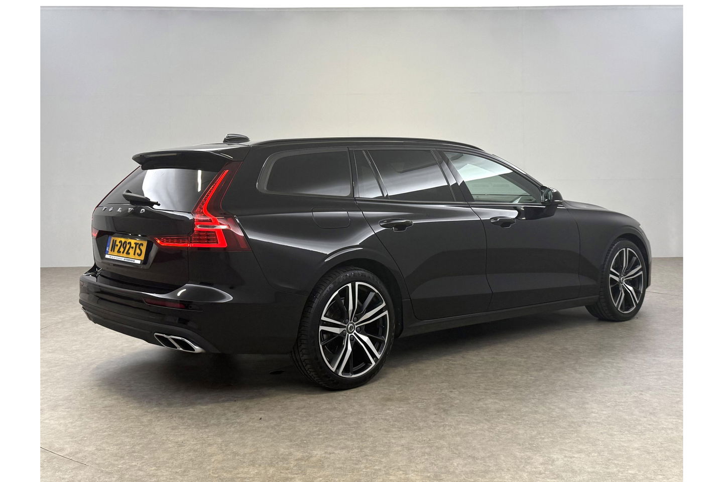 Volvo V60 2.0 B3 Inscription 174PK Airco Cruise Camera Carplay LED Navi Virtual Leder PDC 19"LMV