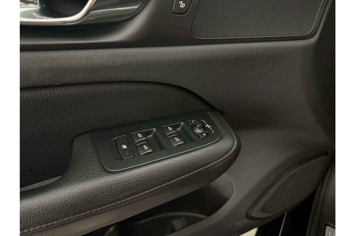 Volvo V60 2.0 B3 Inscription 174PK Airco Cruise Camera Carplay LED Navi Virtual Leder PDC 19"LMV