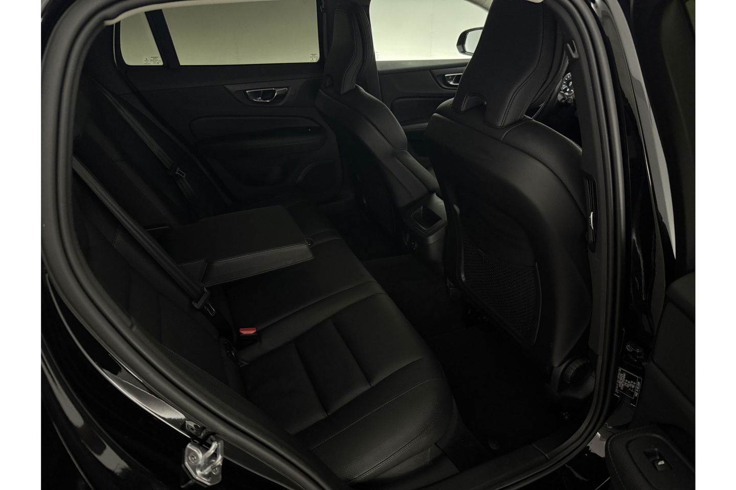 Volvo V60 2.0 B3 Inscription R-design 174PK Airco Cruise Camera Carplay LED Navi Virtual Leder PDC 19"LMV
