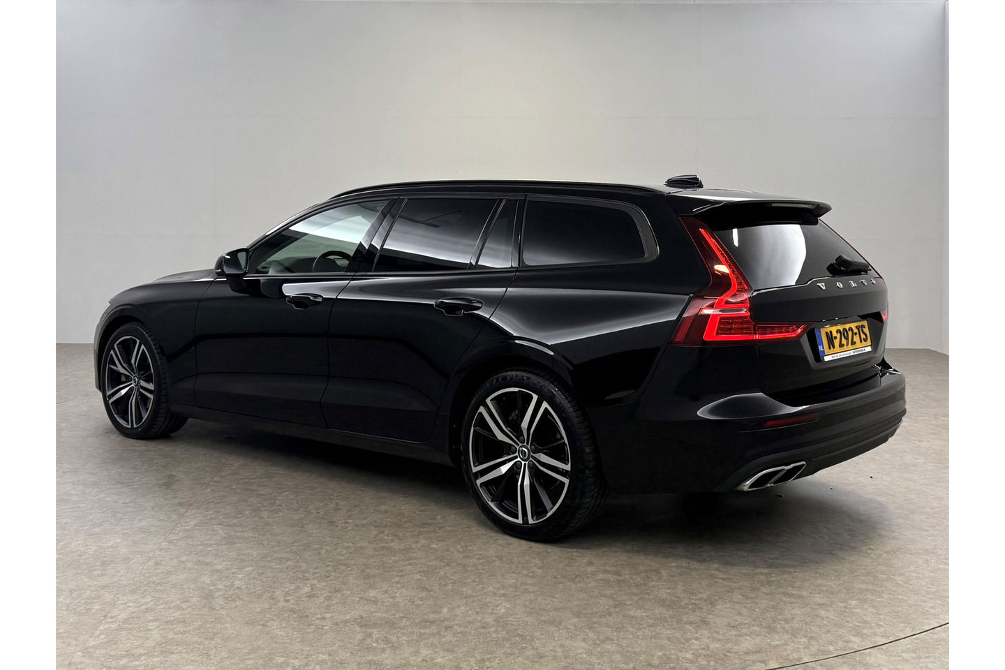 Volvo V60 2.0 B3 Inscription 174PK Airco Cruise Camera Carplay LED Navi Virtual Leder PDC 19"LMV