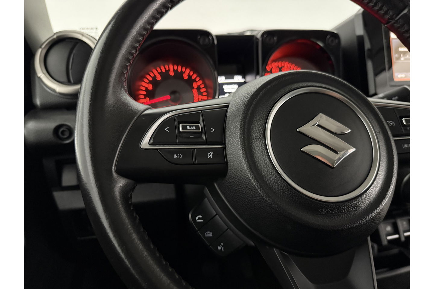 Suzuki Jimny 1.5 All Grip 4x4 LED Trekhaak Clima Navigatie 15''LMV