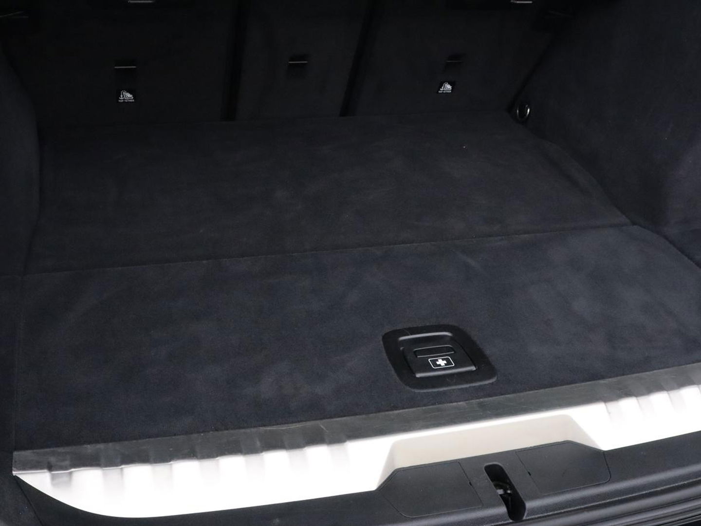 BMW 3-serie 320e M Sport | Head-Up | Adaptive cruise | Trekhaak | Leder | Stoelverwarming | Camera | Keyless | Adaptief LED | Carplay | Sfeerverlichting | Navigatie