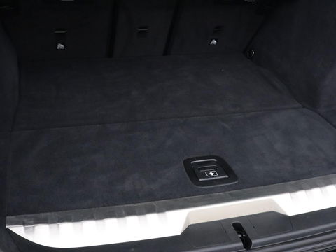 BMW 3-serie 320e M Sport | Head-Up | Adaptive cruise | Trekhaak | Leder | Stoelverwarming | Camera | Keyless | Adaptief LED | Carplay | Sfeerverlichting | Navigatie