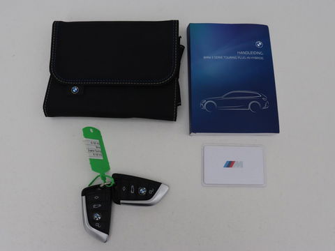 BMW 3-serie 320e M Sport | Head-Up | Adaptive cruise | Trekhaak | Leder | Stoelverwarming | Camera | Keyless | Adaptief LED | Carplay | Sfeerverlichting | Navigatie
