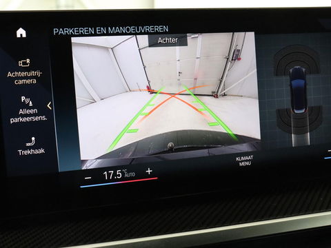 BMW 3-serie 320e M Sport | Head-Up | Adaptive cruise | Trekhaak | Leder | Stoelverwarming | Camera | Keyless | Adaptief LED | Carplay | Sfeerverlichting | Navigatie