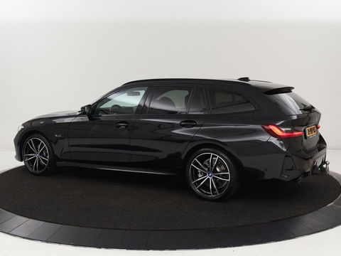 BMW 3-serie 320e M Sport | Head-Up | Adaptive cruise | Trekhaak | Leder | Stoelverwarming | Camera | Keyless | Adaptief LED | Carplay | Sfeerverlichting | Navigatie