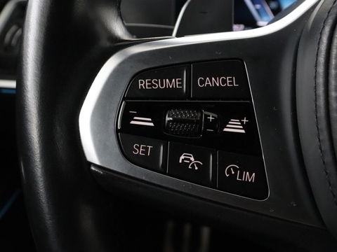 BMW 3-serie 320e M Sport | Head-Up | Adaptive cruise | Trekhaak | Leder | Stoelverwarming | Camera | Keyless | Adaptief LED | Carplay | Sfeerverlichting | Navigatie