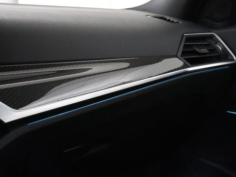BMW 3-serie 320e M Sport | Head-Up | Adaptive cruise | Trekhaak | Leder | Stoelverwarming | Camera | Keyless | Adaptief LED | Carplay | Sfeerverlichting | Navigatie