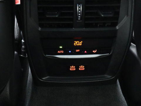 BMW 3-serie 320e M Sport | Head-Up | Adaptive cruise | Trekhaak | Leder | Stoelverwarming | Camera | Keyless | Adaptief LED | Carplay | Sfeerverlichting | Navigatie