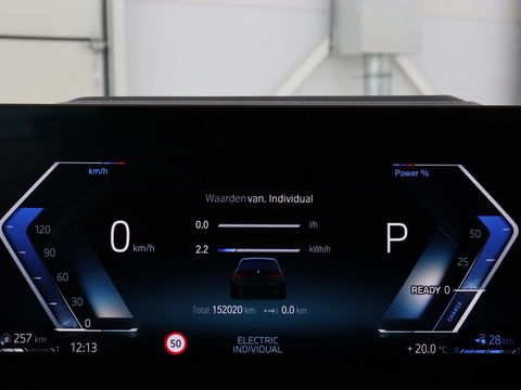 BMW 3-serie 320e M Sport | Head-Up | Adaptive cruise | Trekhaak | Leder | Stoelverwarming | Camera | Keyless | Adaptief LED | Carplay | Sfeerverlichting | Navigatie