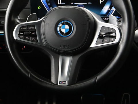 BMW 3-serie 320e M Sport | Head-Up | Adaptive cruise | Trekhaak | Leder | Stoelverwarming | Camera | Keyless | Adaptief LED | Carplay | Sfeerverlichting | Navigatie
