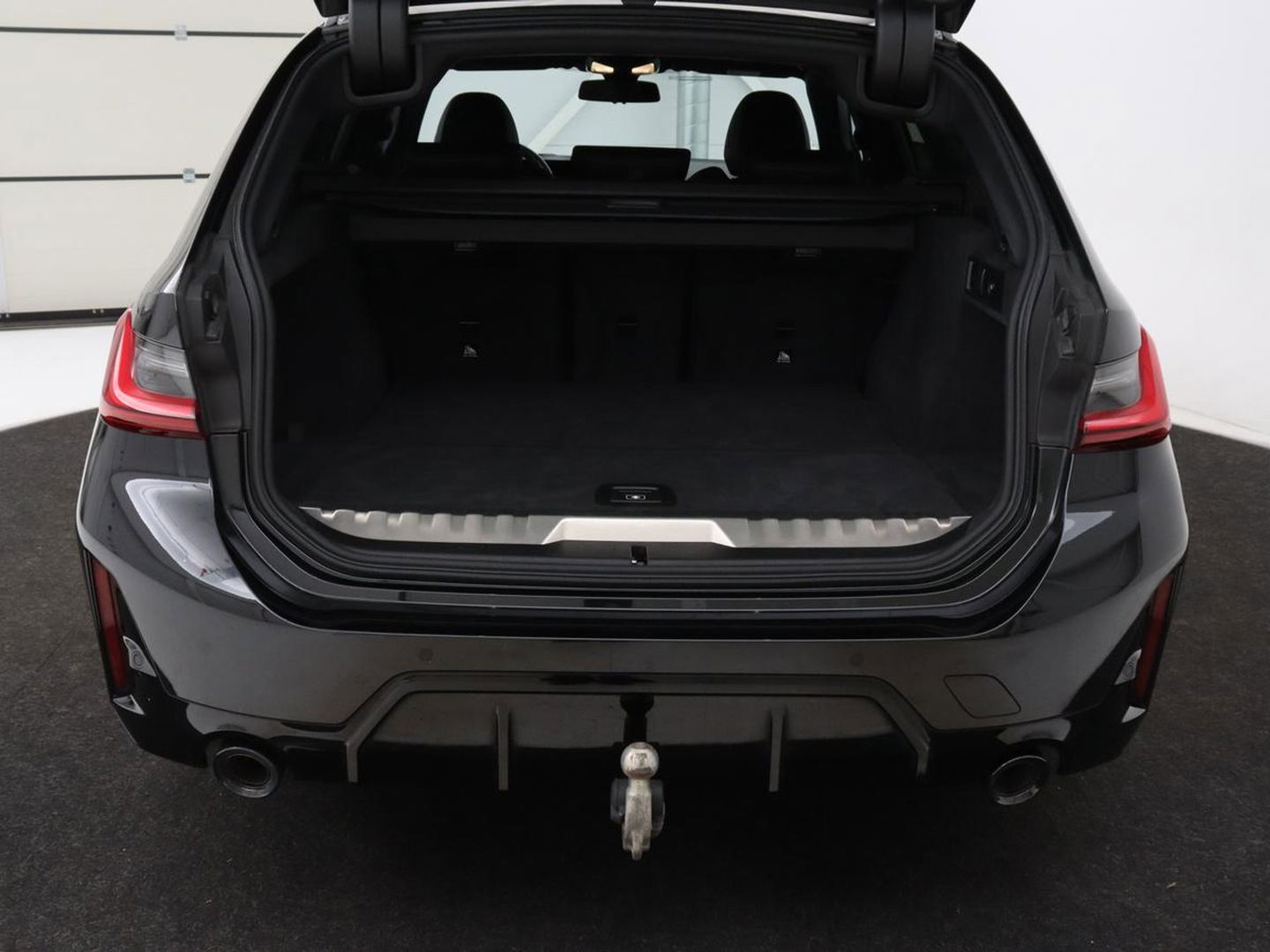 BMW 3-serie 320e M Sport | Head-Up | Adaptive cruise | Trekhaak | Leder | Stoelverwarming | Camera | Keyless | Adaptief LED | Carplay | Sfeerverlichting | Navigatie