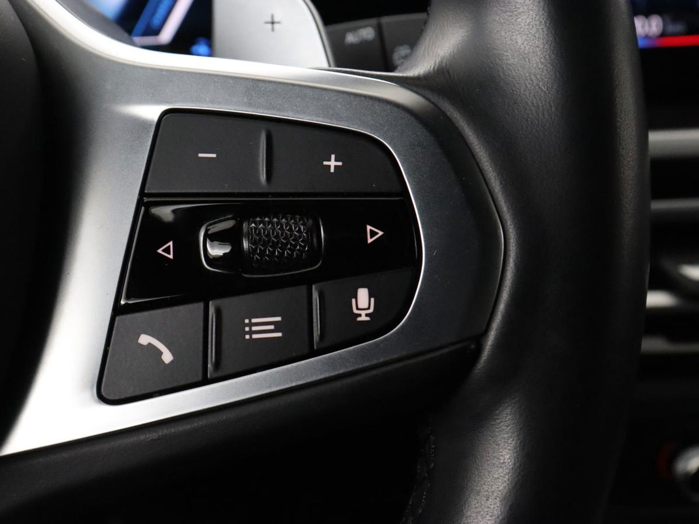 BMW 3-serie 320e M Sport | Head-Up | Adaptive cruise | Trekhaak | Leder | Stoelverwarming | Camera | Keyless | Adaptief LED | Carplay | Sfeerverlichting | Navigatie