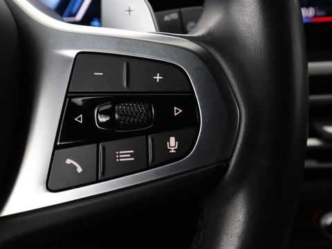 BMW 3-serie 320e M Sport | Head-Up | Adaptive cruise | Trekhaak | Leder | Stoelverwarming | Camera | Keyless | Adaptief LED | Carplay | Sfeerverlichting | Navigatie