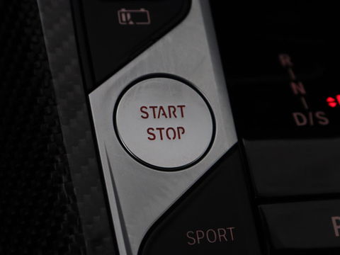 BMW 3-serie 320e M Sport | Head-Up | Adaptive cruise | Trekhaak | Leder | Stoelverwarming | Camera | Keyless | Adaptief LED | Carplay | Sfeerverlichting | Navigatie