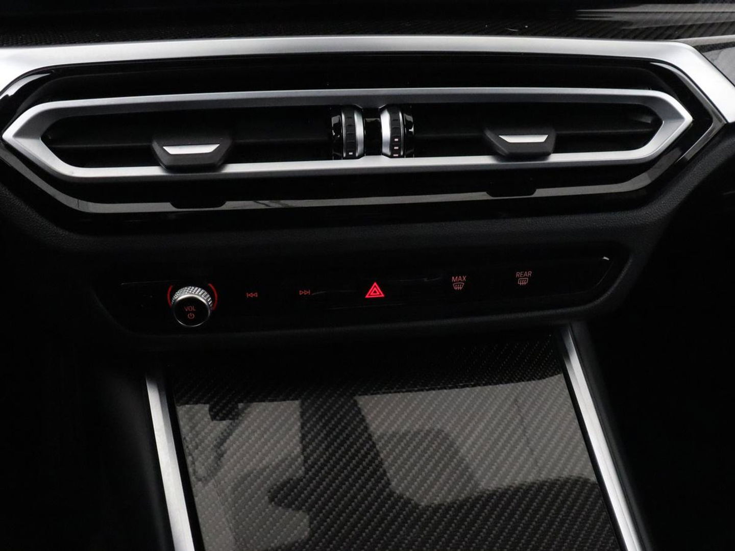 BMW 3-serie 320e M Sport | Head-Up | Adaptive cruise | Trekhaak | Leder | Stoelverwarming | Camera | Keyless | Adaptief LED | Carplay | Sfeerverlichting | Navigatie