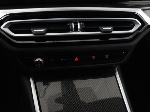 BMW 3-serie 320e M Sport | Head-Up | Adaptive cruise | Trekhaak | Leder | Stoelverwarming | Camera | Keyless | Adaptief LED | Carplay | Sfeerverlichting | Navigatie