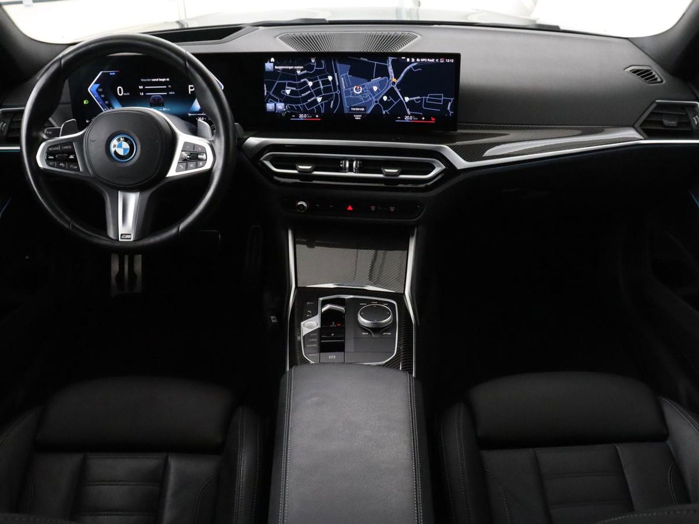 BMW 3-serie 320e M Sport | Head-Up | Adaptive cruise | Trekhaak | Leder | Stoelverwarming | Camera | Keyless | Adaptief LED | Carplay | Sfeerverlichting | Navigatie