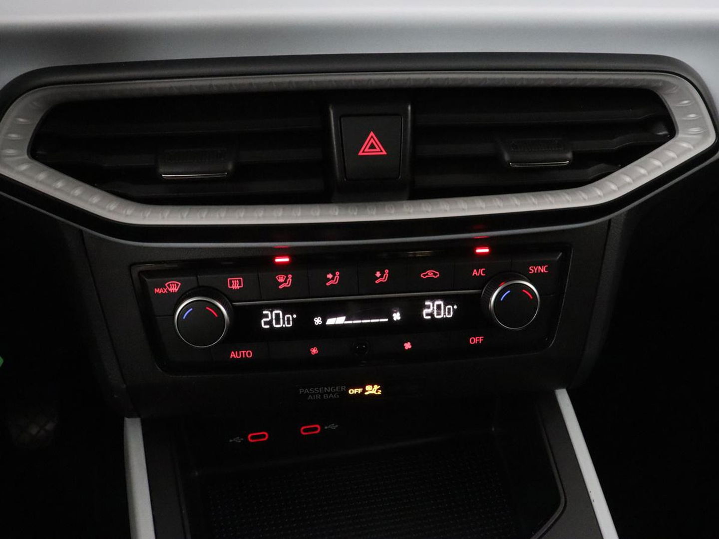 SEAT Arona 1.0 TSI Style | Carplay | Full LED | Climate control | Parkeerhulp | Cruise control | Bluetooth | DAB