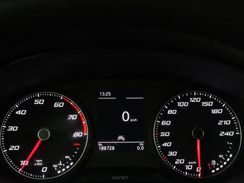 SEAT Arona 1.0 TSI Style | Carplay | Full LED | Climate control | Parkeerhulp | Cruise control | Bluetooth | DAB