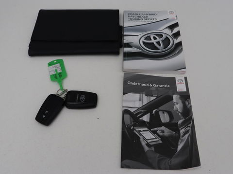 Toyota Corolla 2.0 Hybrid Dynamic | Carplay | Adaptive cruise | Navigatie | Camera | Full LED | Climate control | Keyless | DAB | Getint glas
