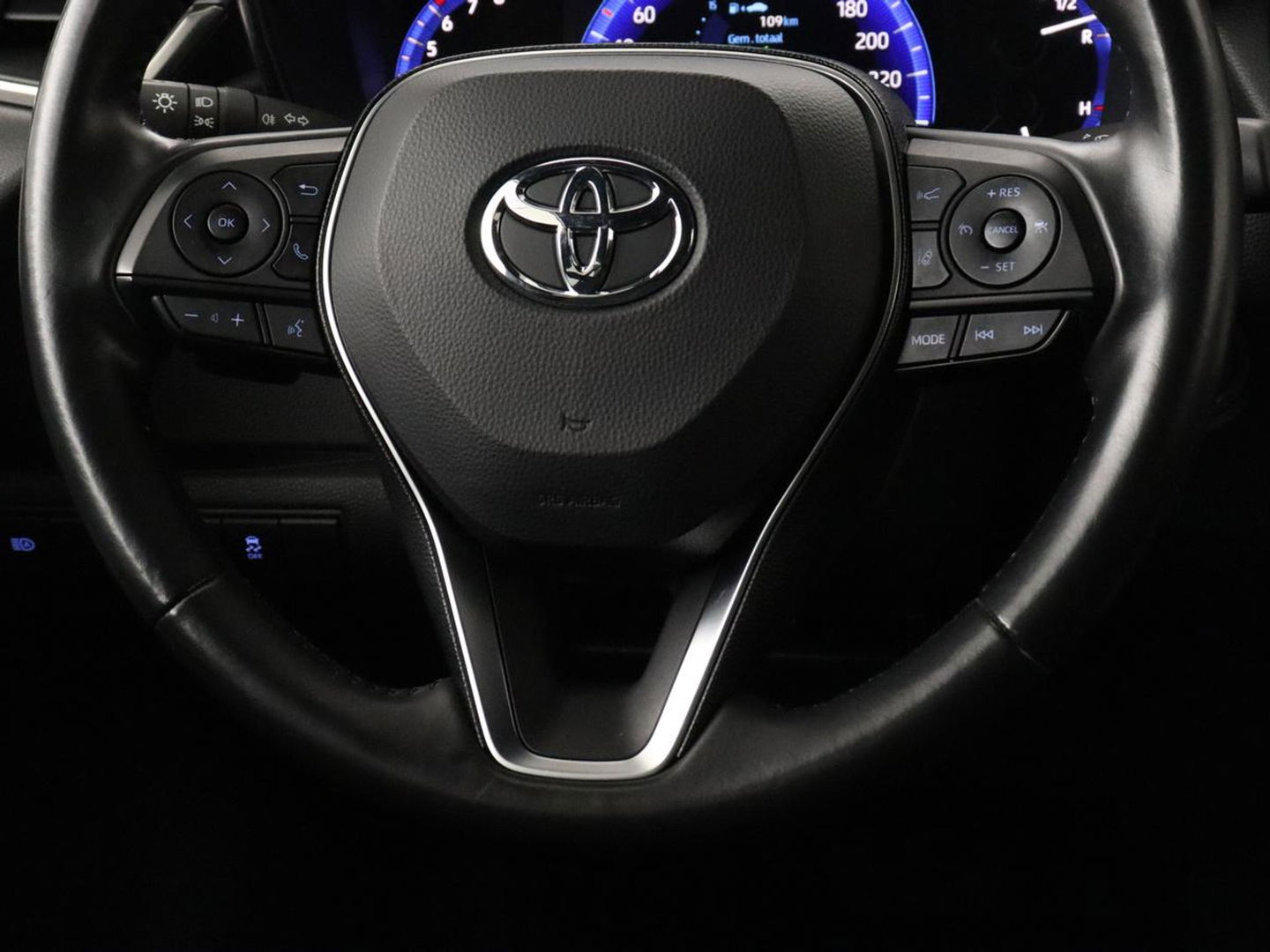 Toyota Corolla 2.0 Hybrid Dynamic | Carplay | Adaptive cruise | Navigatie | Camera | Full LED | Climate control | Keyless | DAB | Getint glas